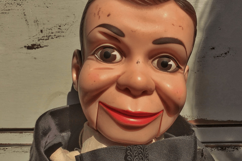 6 Creepy Dolls That Are Valuable Today - Muzeum Gold and Silver