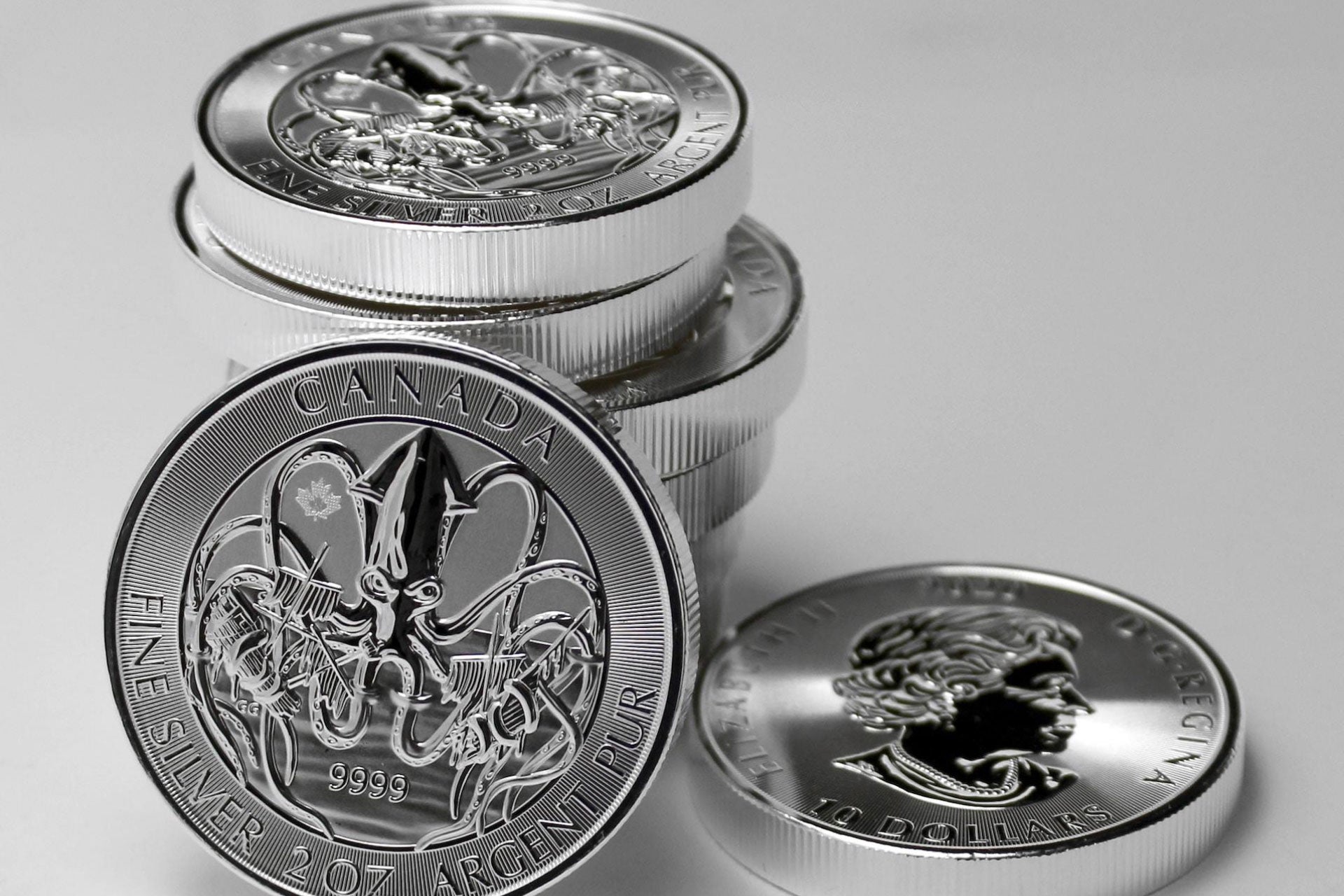 Maximizing Returns: Reasons Why Selling Silver In Person Can Be More Profitable - Muzeum Gold and Silver