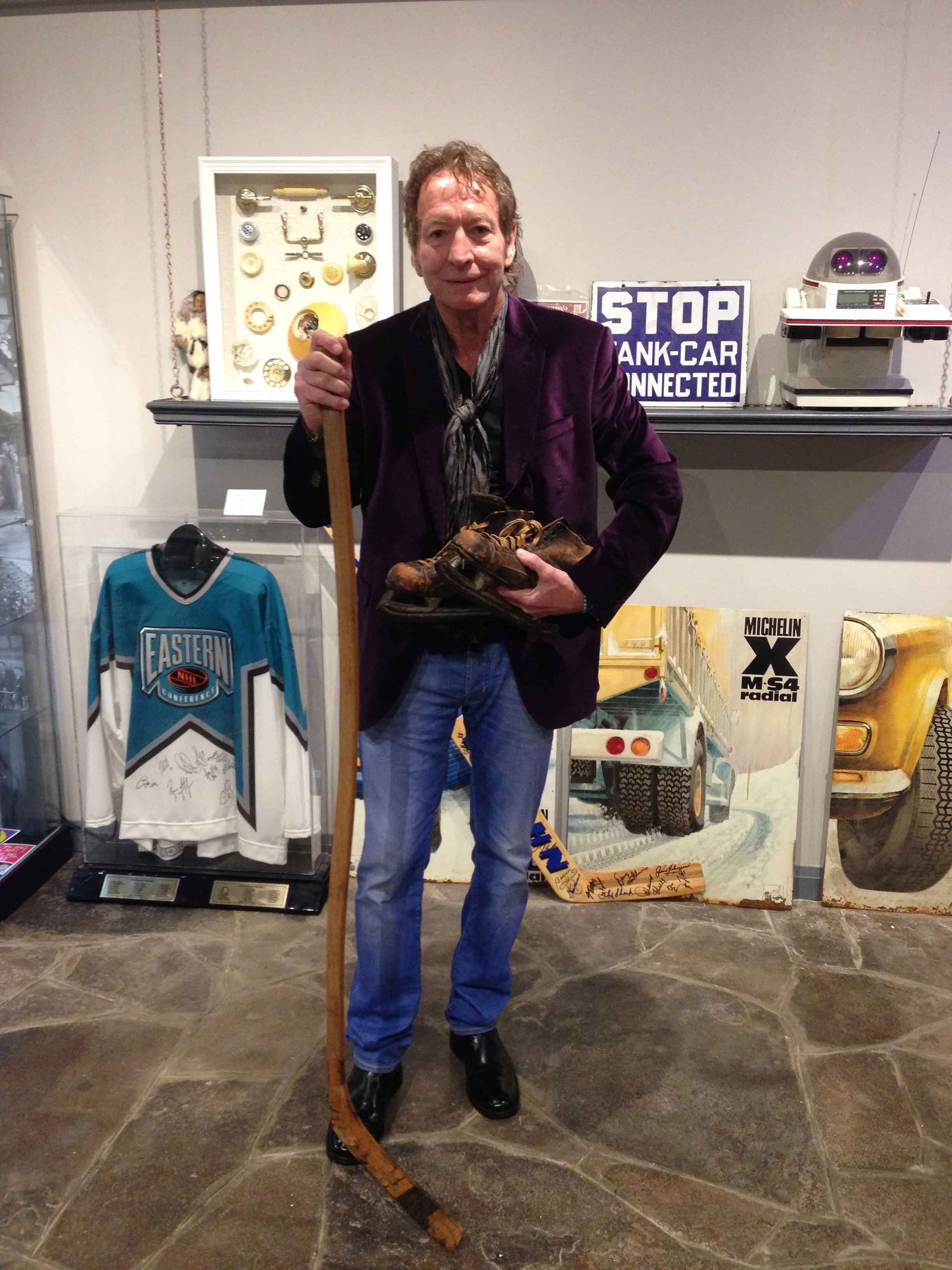 An inside look at Howie Morenz's 100-year-old hockey stick, Red Horner's skates - Muzeum Gold and Silver