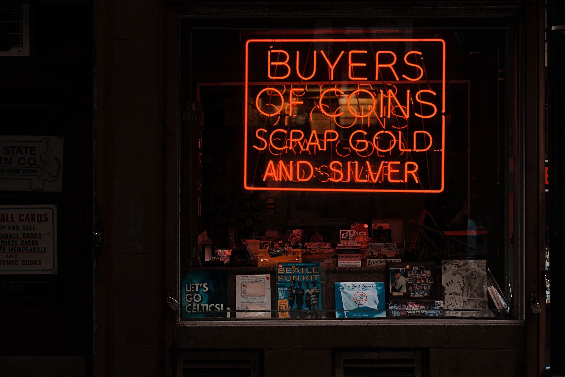 Best Practices for Avoiding Scams When Selling Silver - Muzeum Gold and Silver
