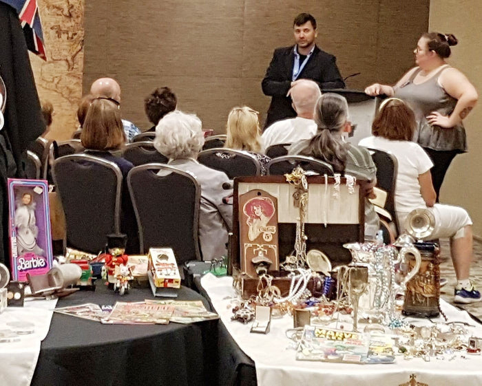 Book The Great Canadian Roadshow for your community - Muzeum Gold and Silver