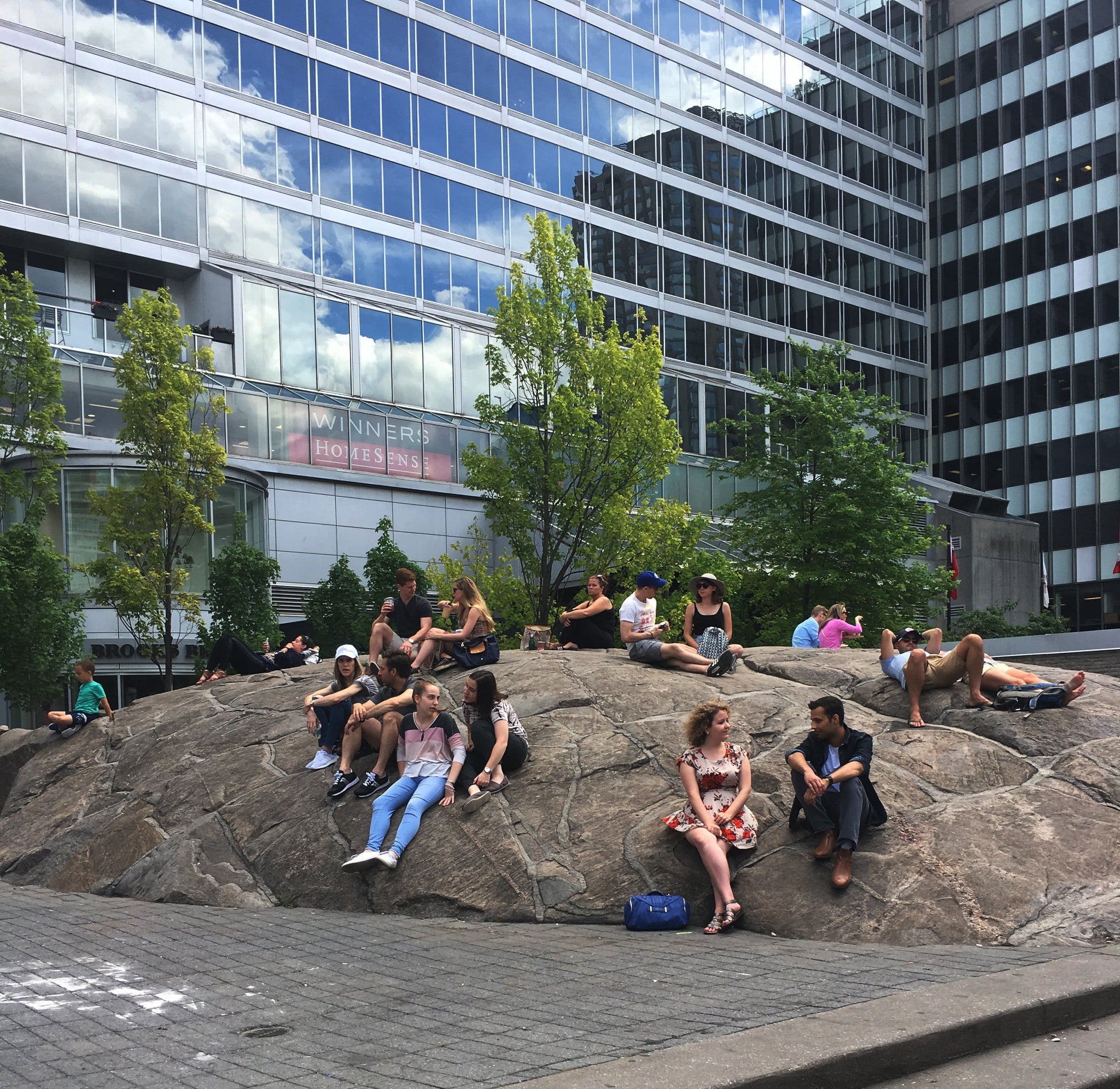 Photo essay introducing you to our Toronto community - Yorkville - Muzeum Gold and Silver