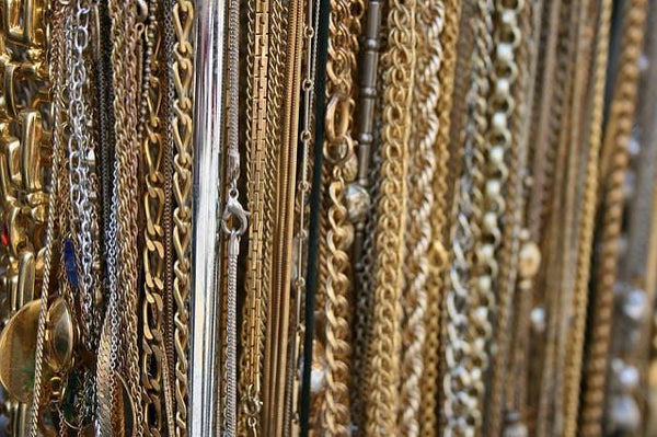 What you need to know about selling your gold jewellery - Muzeum Gold ...